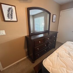 4 Piece Queen Bedroom Set 