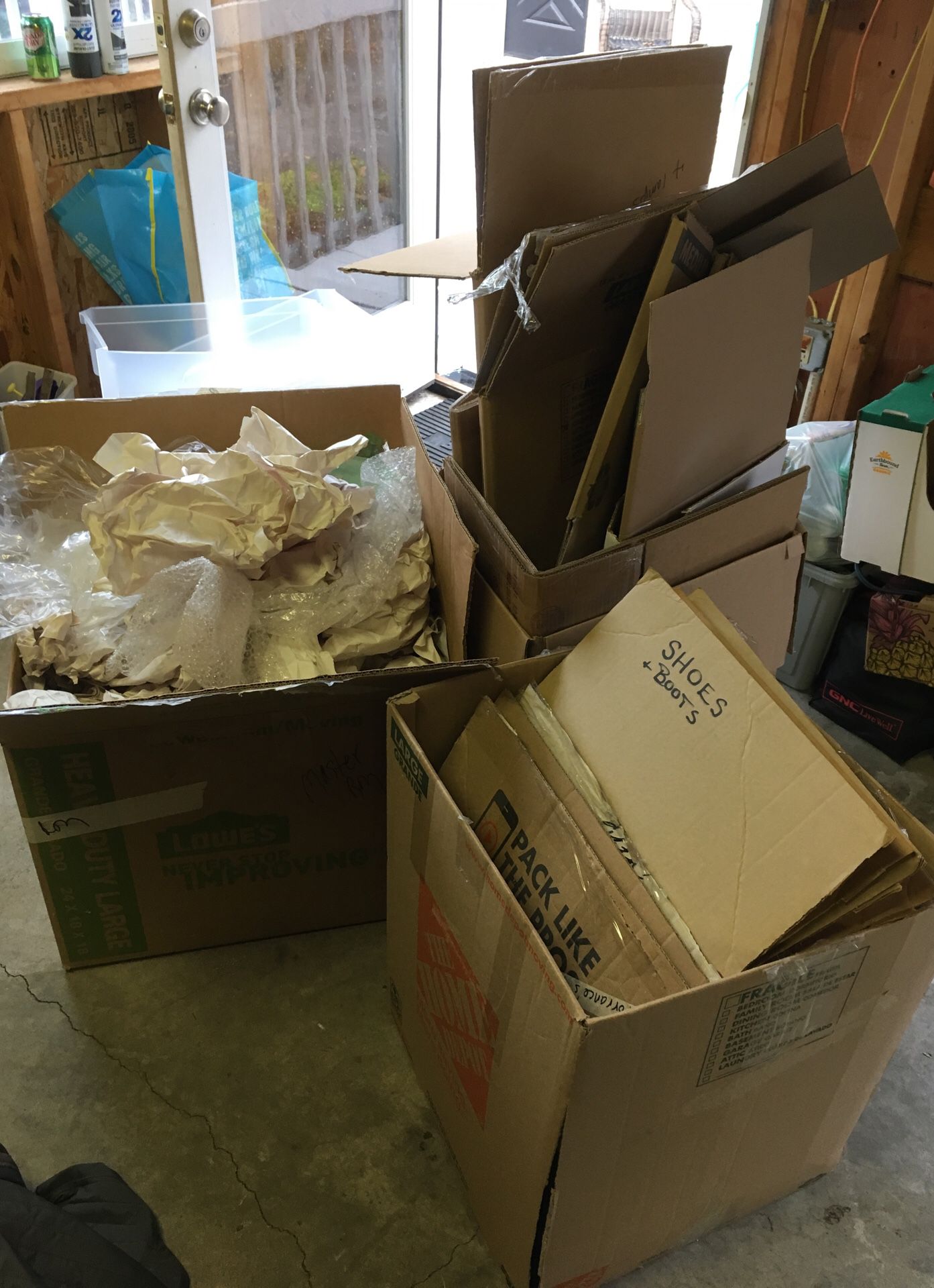 Moving / packing boxes & material *FREE
