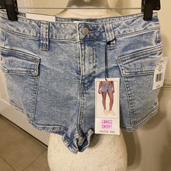 NWT Woman’s Vanilla Star Cargo Shorts Size 1/W25