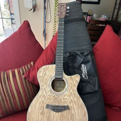 KADENCE ACOUSTICA GUITAR WITH A  CASE 