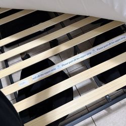 Metal bed frame (queen) 