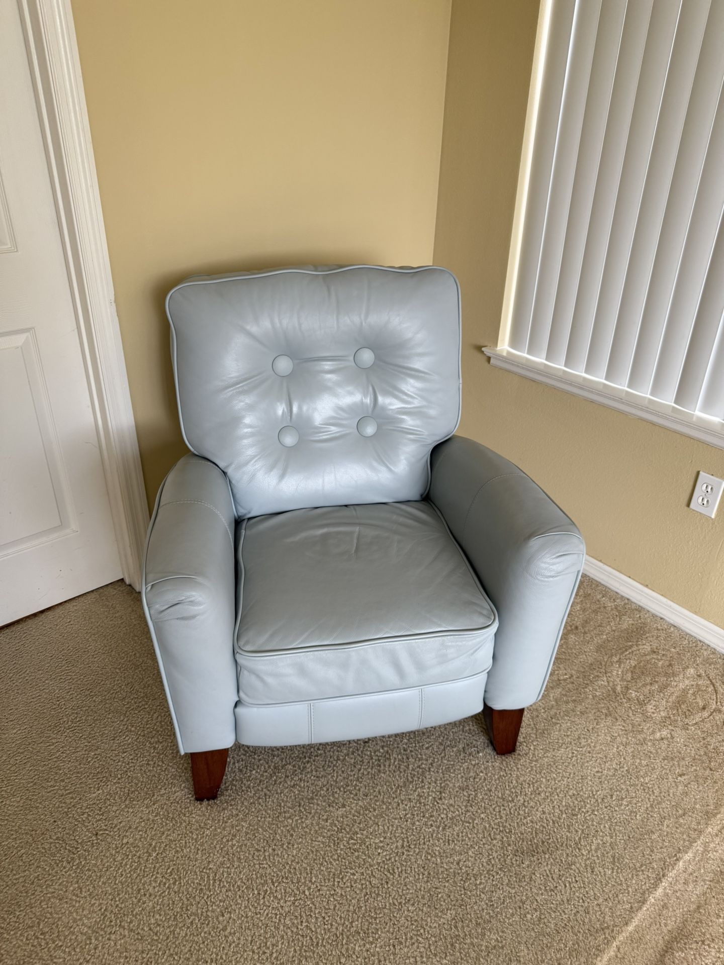 Reclining sofa