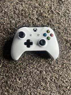 Xbox Wireless Controller — White — Batteries Not Included