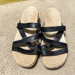 Women’s Crocs Size 7W