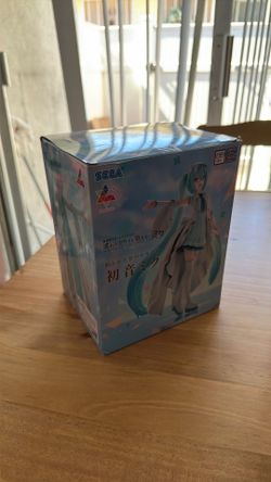 Hatsune Miku Luminasta Kowareta Sekai To Utaenai Figure