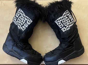 WOMENS DC SNOW BOOTS