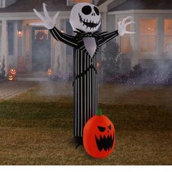 Brand new 9 Foot Tall Lighted Nightmare Before Christmas Decoration