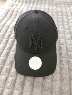 New Era® Black Ground New York Yankees Essential 9FORTY Cap