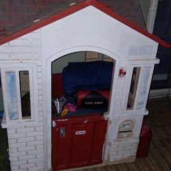 Fisher Price PlayHouse In Great Condition