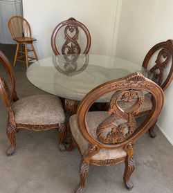 Glass dinning table
