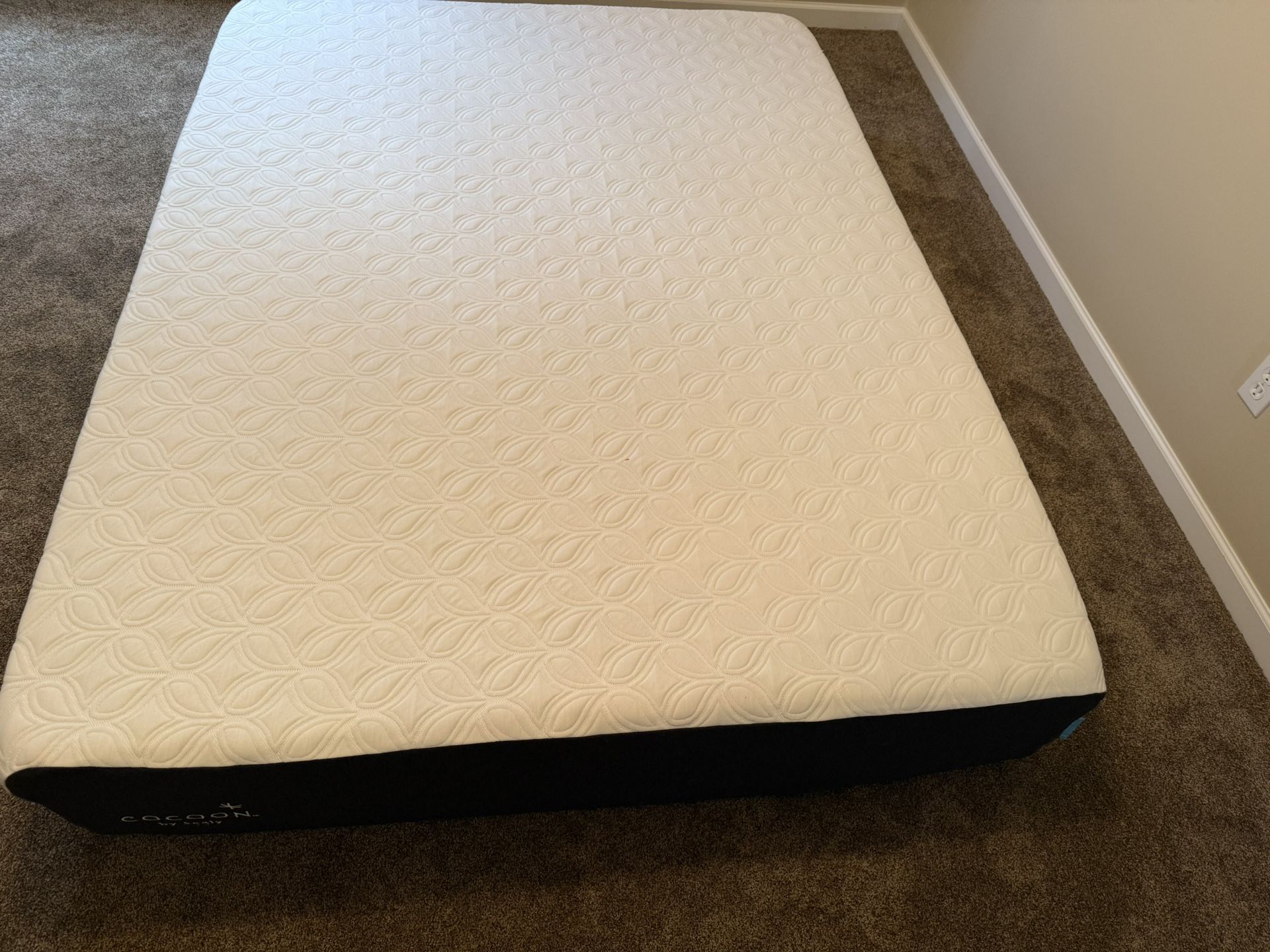 “NEW” Sealy Mattress(QUEEN)