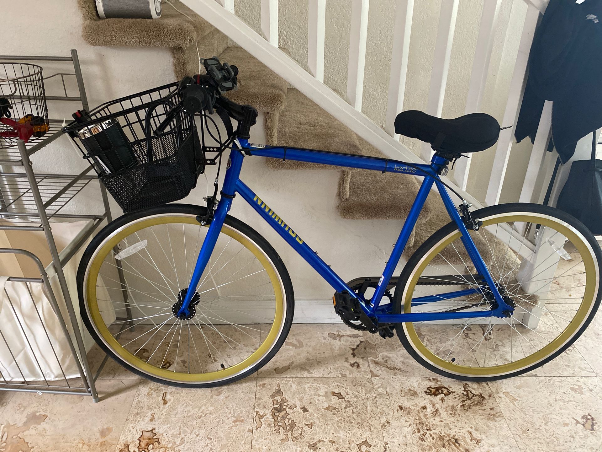 LIKE NEW Schwinn Kedzie Single-Speed Road Bike with many accessories!!