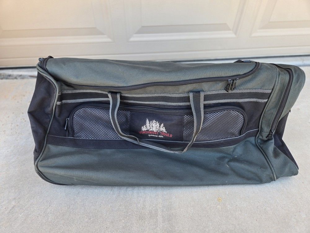 Northwest Trails 2-wheel roller duffle bag with pockets