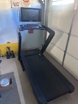 $880, Offer Ok | Save $2100! | Like New NordicTrack Commercial 2450 Treadmill