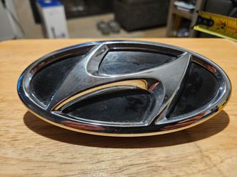 Hyundai Tailgate