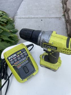 RYOBI DRIILL  WITH BATTERY AND CHARACTER 