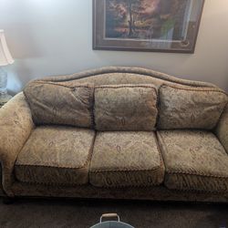Gorgeous Big Couch That's Very Comfortable 