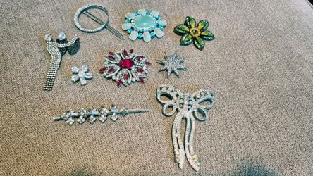 Vintage Brooches & Hair Pins