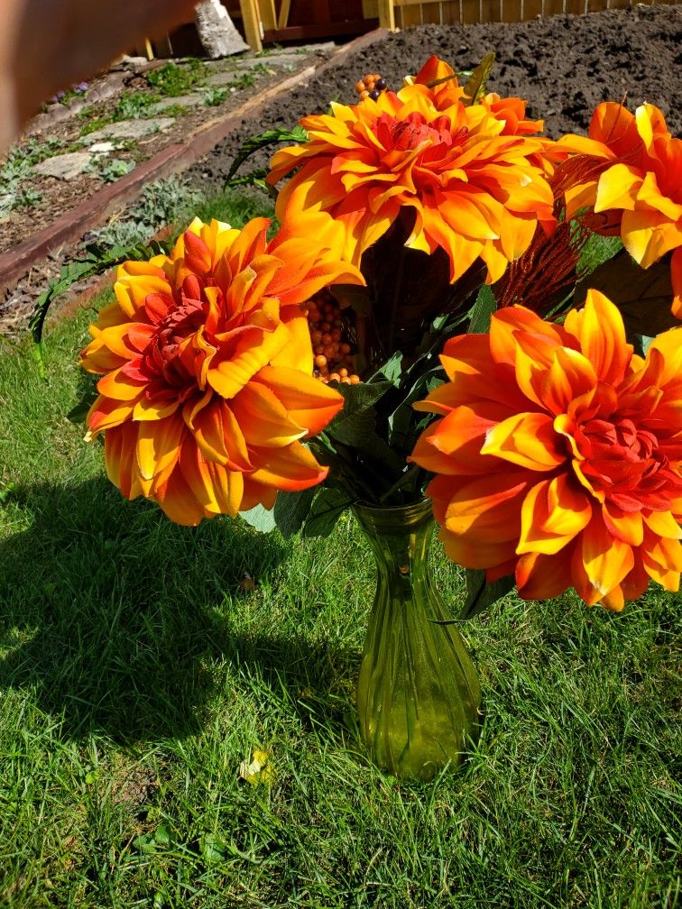 ARTIFICIAL FLORAL DISPLAY