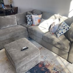 Gray Sectional Pull Out Couch with Ottoman 
