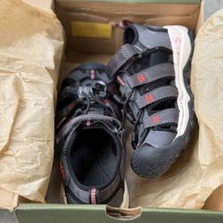 Brand New Keens H2 Kids Size 12