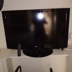 LG 50 TV . With Remote. Excellent Condition 