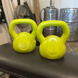 Pair 5lb Kettlebells
