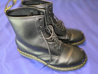 DOCMARTENS 12