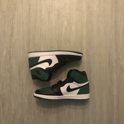 Air Jordan 1 Retro High Sneakers