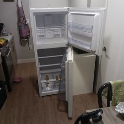Refrigerator 