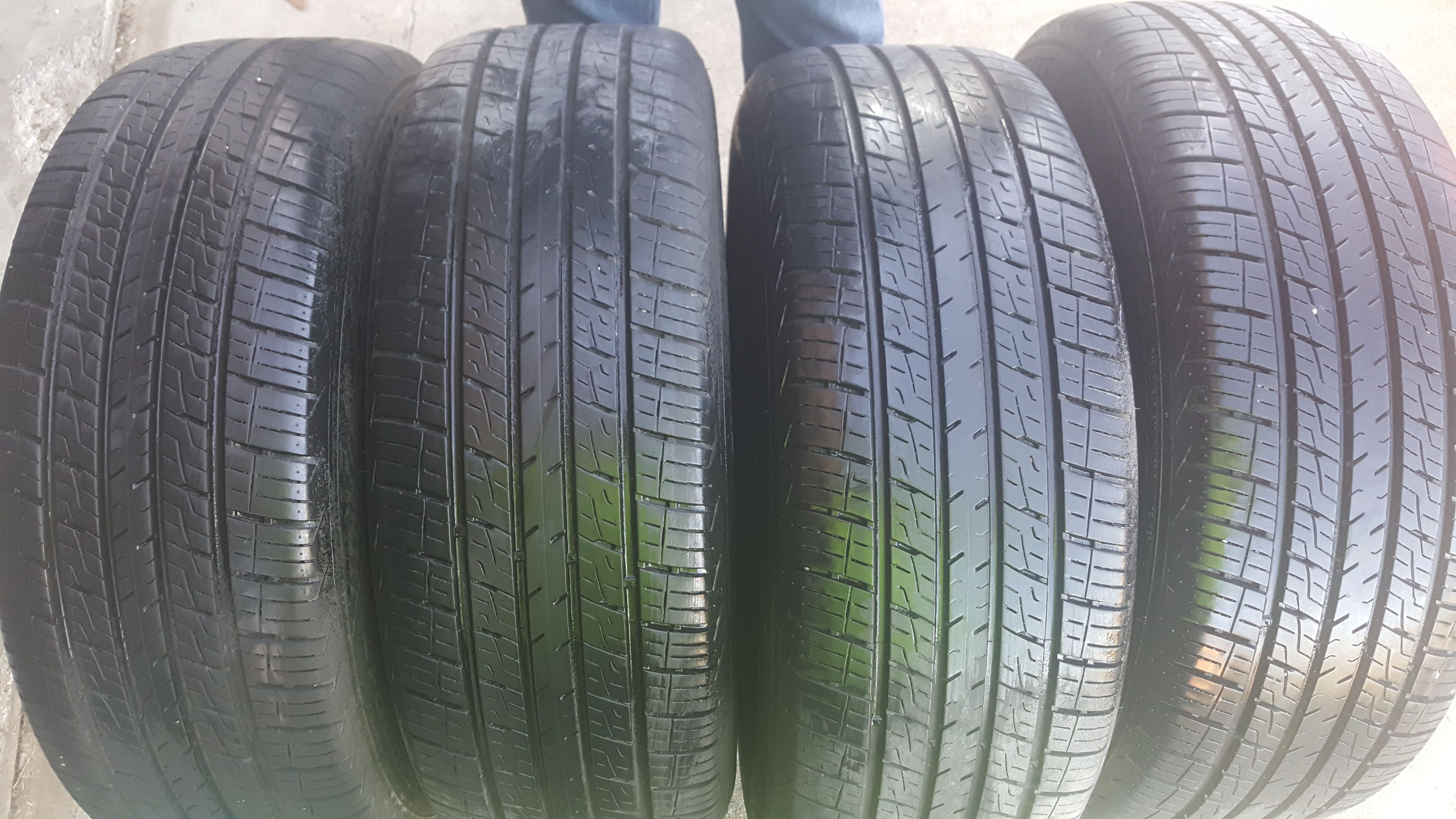 Like New Sentury Crossover 235/60/17.... 9/32 tread left