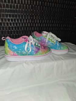 Heelys Pro 20 Prints Roller Shoes in the Pink/Blue Tie-Dye colorway.