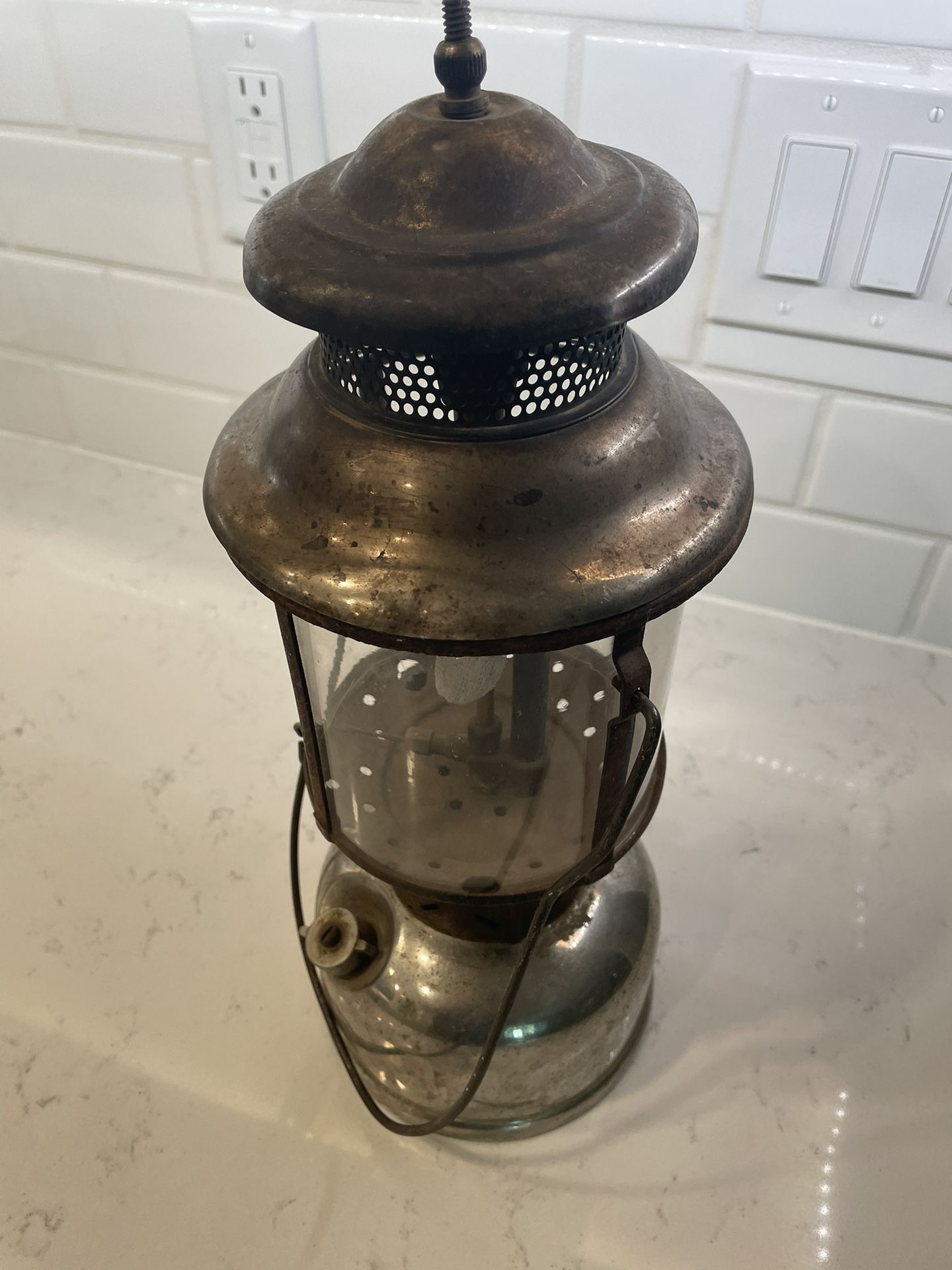 Antique Vintage Coleman Lantern 220B