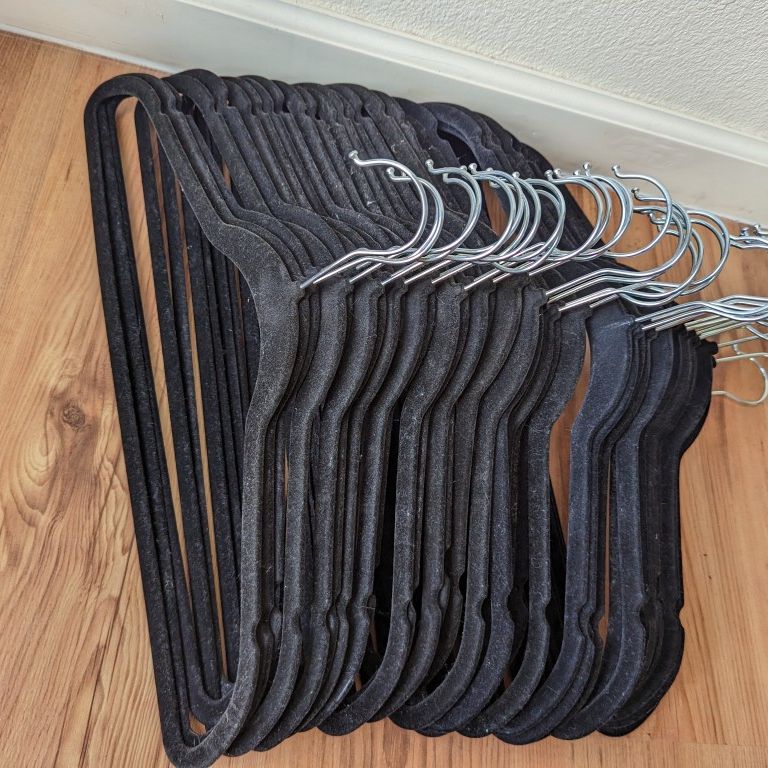 Flocked Hangers (50 Pack!) for Sale in Garden Grove, CA - OfferUp