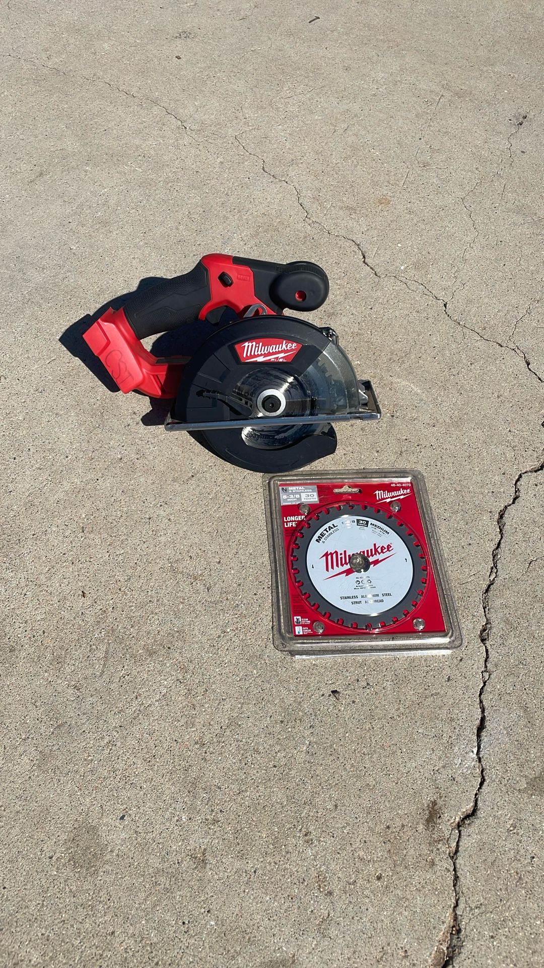 Milwaukee M18 FUEL 18V Lithium-Ion Brushless Cordless Metal Cutting 5-3/8 in. Circular Saw (Tool-Only) w/ Metal Saw Blade
