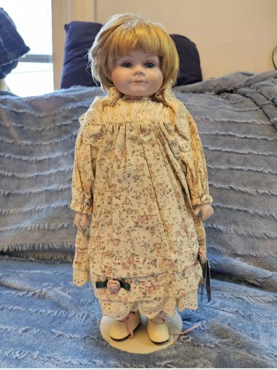16" Porcelain Decor&More Doll Blue Eyes Blonde Hair Flowered Dress With Stand