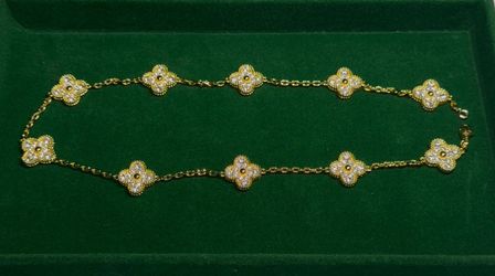 18K Gold Plated Stainless Steel Clover Necklace ✨