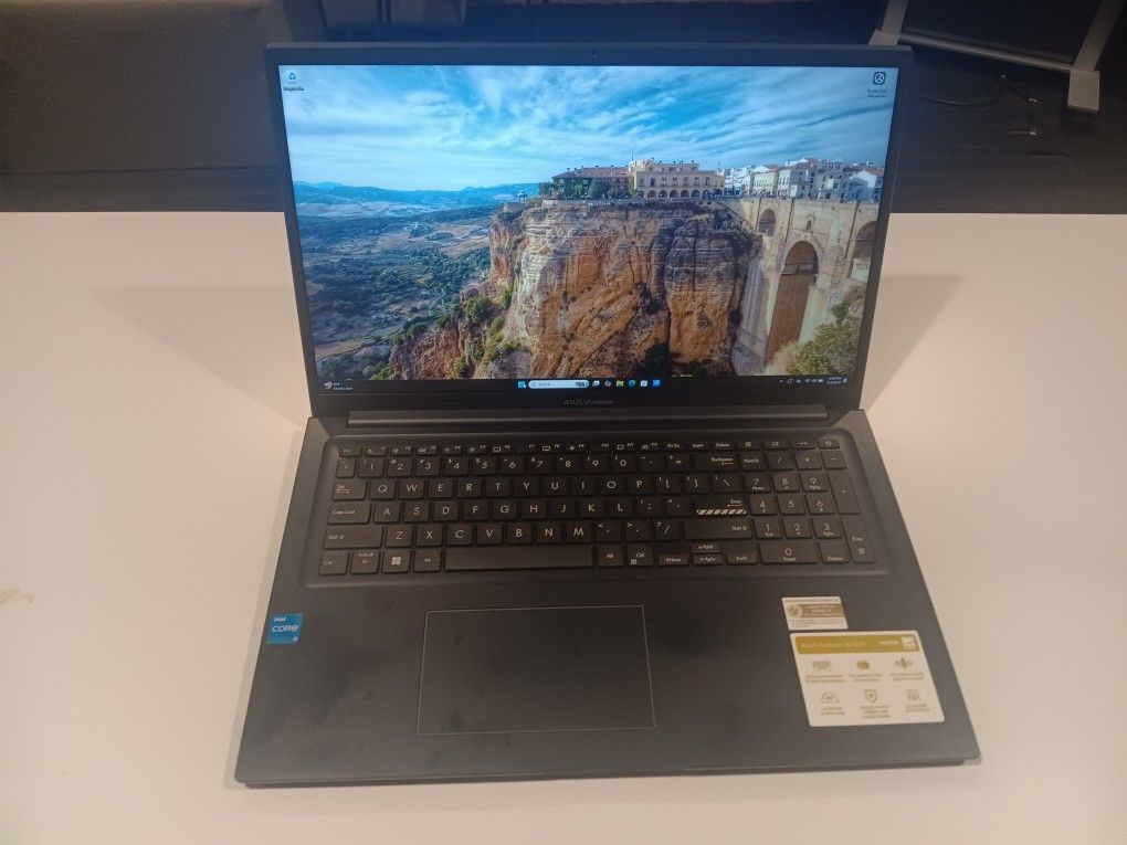 Brand New ASUS Vivobook Intel Core Processor I3