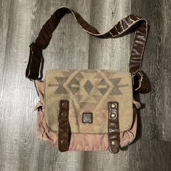 Walking Dead Daryl Dixon Poncho Design Messenger Bag some wear