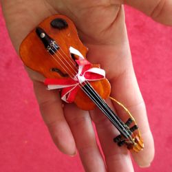 World's smallest violin