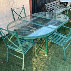 Patio Table And 4 Metal Chairs 