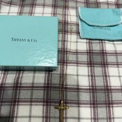 Tiffany And Company 18 Karat Gold Crossing Chain
