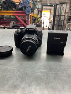 Canon EOS Rebel T7 DSLR Camera w/18-55mm Lens