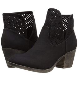 Rocket Dog Black Saloma Bootie Size 8.5