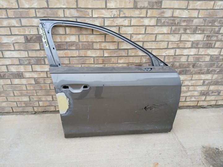 2018-19 Audi A8L Right Front Door