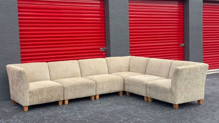 6 PIECES MODULAR SECTIONAL SOFA COUCH - delivery is negotiable