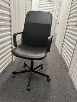 Black Office Chair with Armrests and Wheels