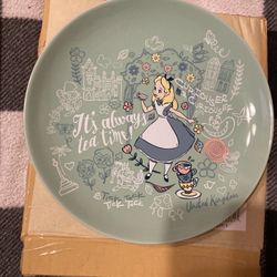 Disney Alice In Wonderland Collectors Plate