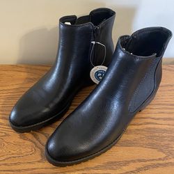 NWT Woman’s Baretraps Daytona Leather Ankle Boots Size 6M