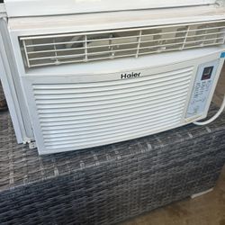 Haier Window AC Unit, Model ESA406K-L